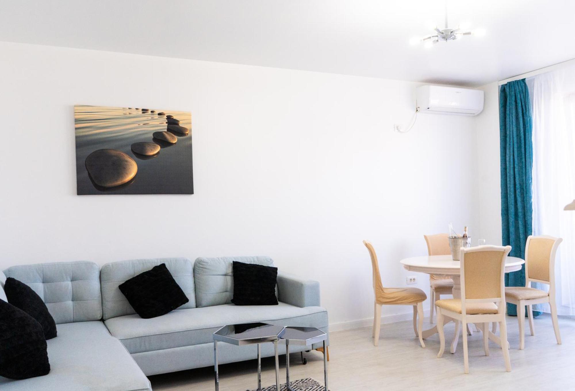 Alexis Spacious Classic Apartment Mamaia Exterior photo