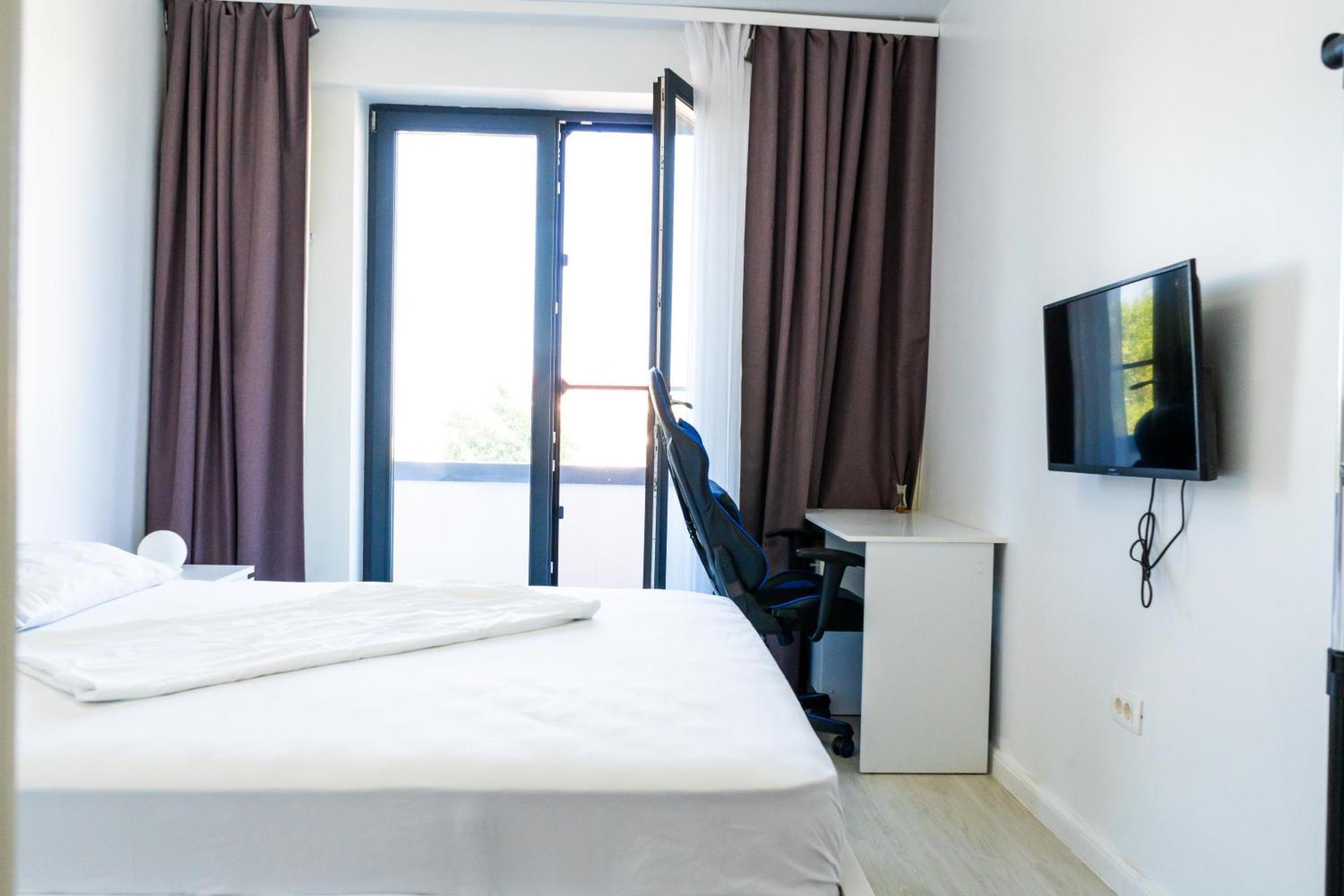 Alexis Spacious Classic Apartment Mamaia Exterior photo