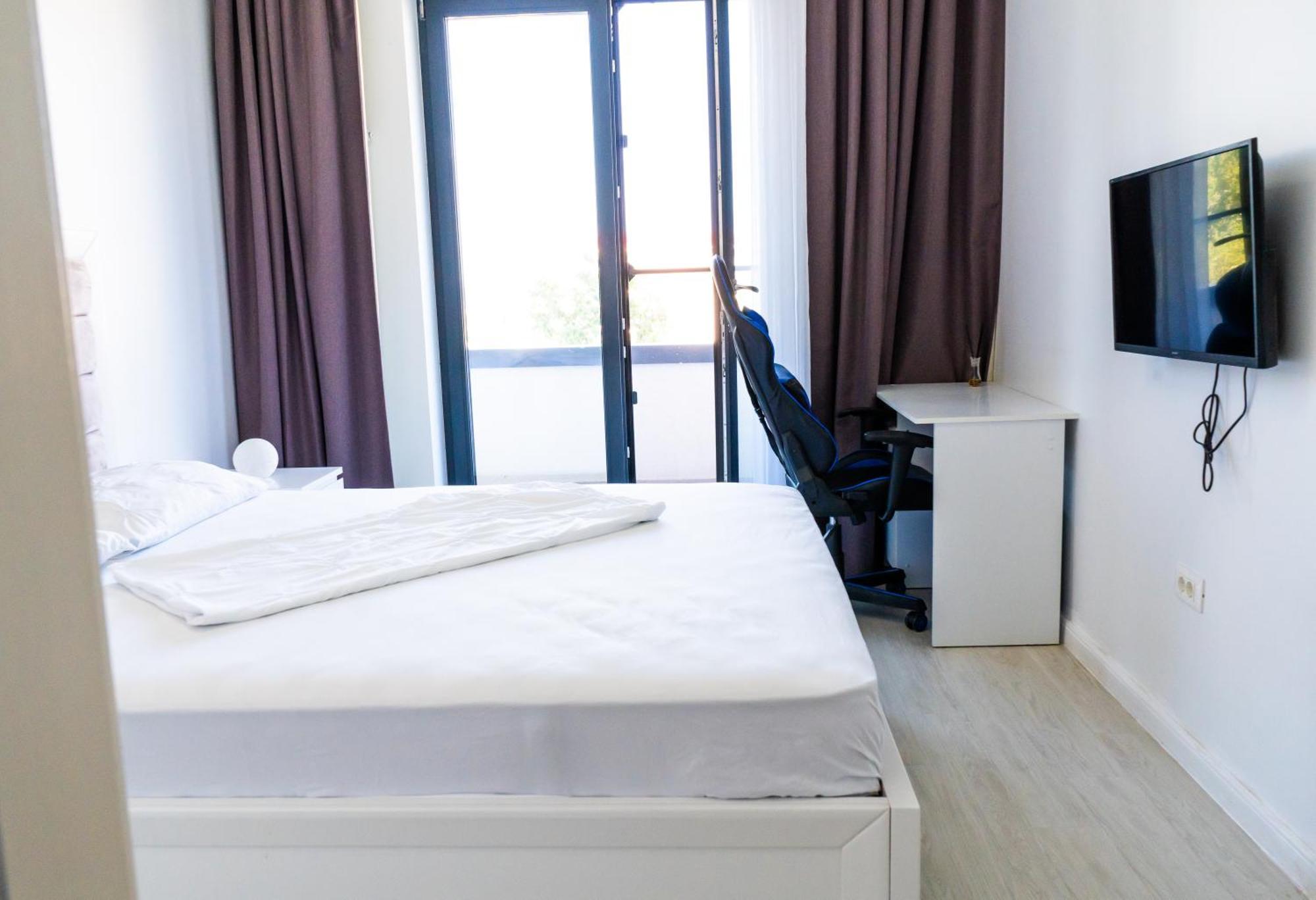 Alexis Spacious Classic Apartment Mamaia Exterior photo